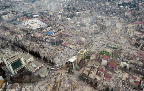 Depremde 105 kişi hayatını kaybetmişti! Müteahhit ve 3 kişi hakkında karar