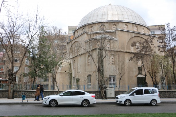 Foto - Depremde ağır hasar gören cami minaresi kontrollü yıkıldı