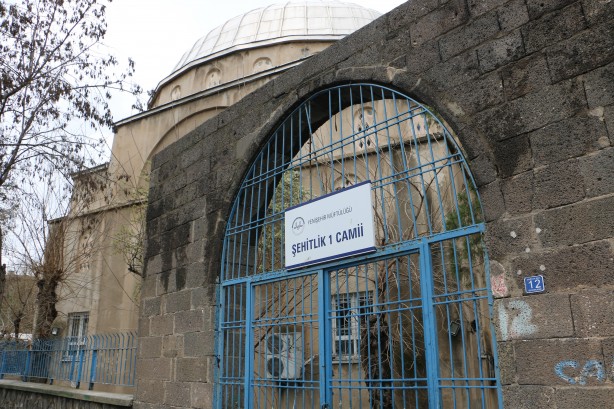 Foto - Depremde ağır hasar gören cami minaresi kontrollü yıkıldı
