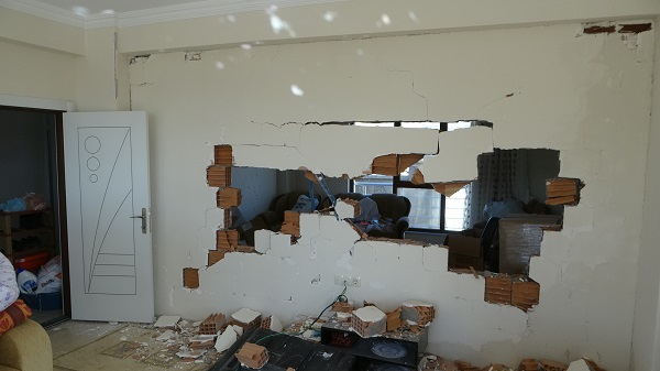 Foto - Depremde harabeye döndü! Milyonluk 65 villanın üzerinde bakın ne yazıyor