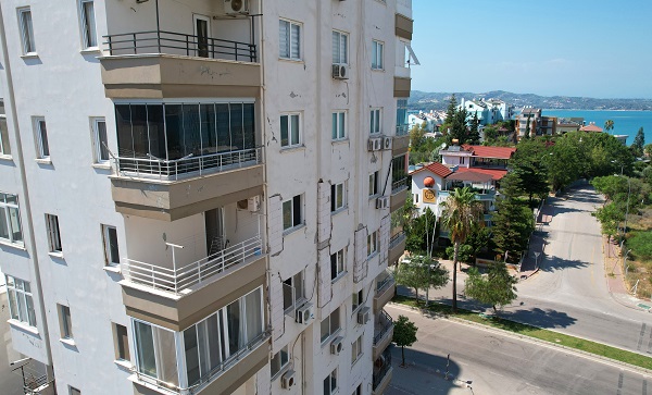 Foto - Depremde hasar aldı! Milyonluk dairelerin akıbeti ne olacak?