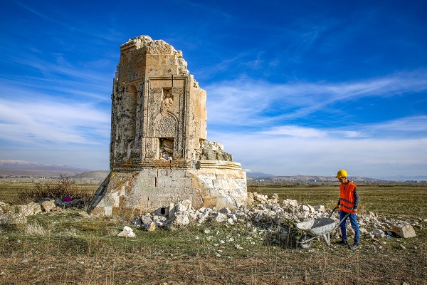 Depremde hasar gördü! Restorasyon çalışmaları başladı
