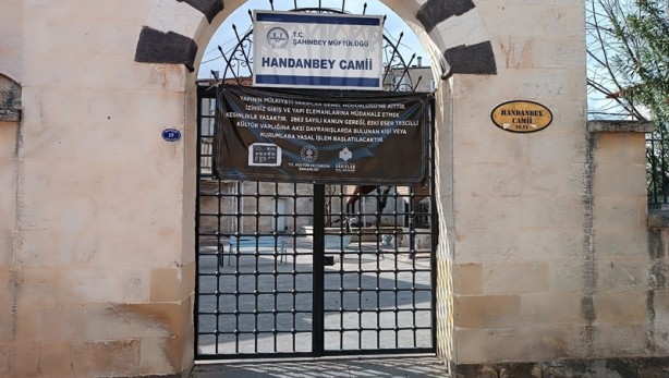 Foto - Depremde hasar gördü! Tarihi cami hırsızların hedefi oldu