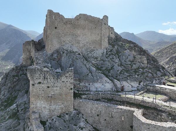 Depremde hasar görmüştü! Kahta Kalesi restore edilecek