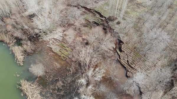 Foto - Depremde yaşandı! Bu gölün seviyesi bakın nasıl yükseldi?