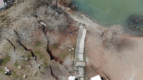 Depremde yaşandı! Bu gölün seviyesi bakın nasıl yükseldi?