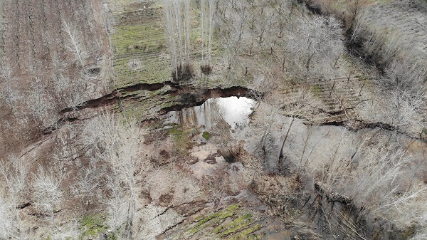 Foto - Depremde yaşandı! Bu gölün seviyesi bakın nasıl yükseldi?