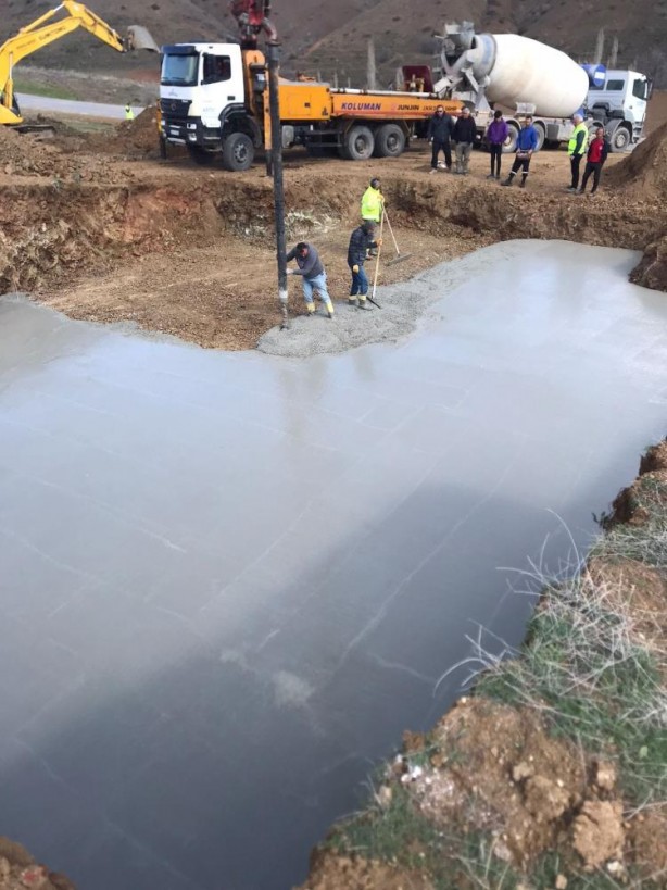 Foto - Depremde yerle bir olan köyde yeni yaşam alanı için ilk temel atıldı!