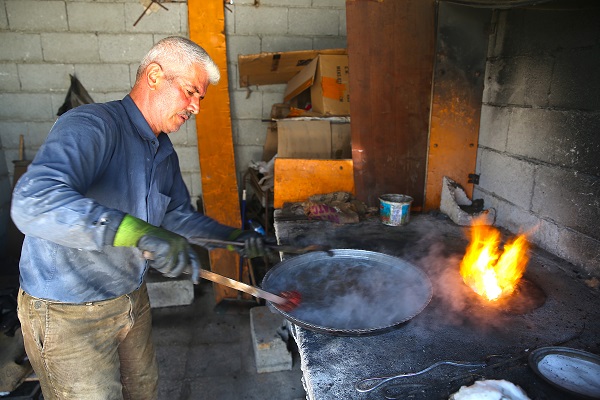 Foto - Depremde yerle bir olmuştu! Dede mesleğini böyle sürdürüyor