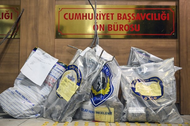 Foto - Depremde yıkılan binalardan deliller toplanıyor! 3 kişi daha tutuklandı