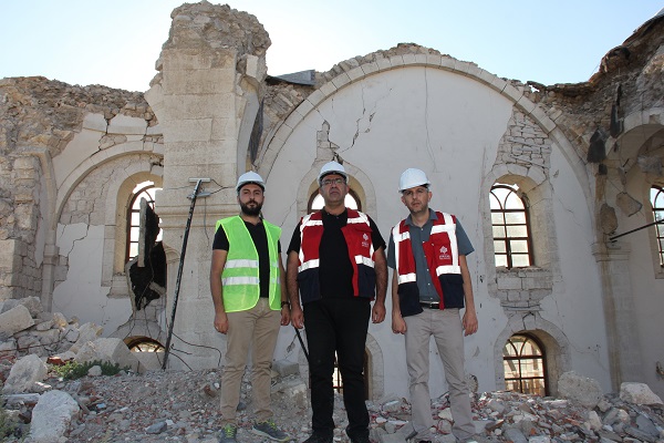 Foto - Depremde yıkılan tarihi cami restore ediliyor