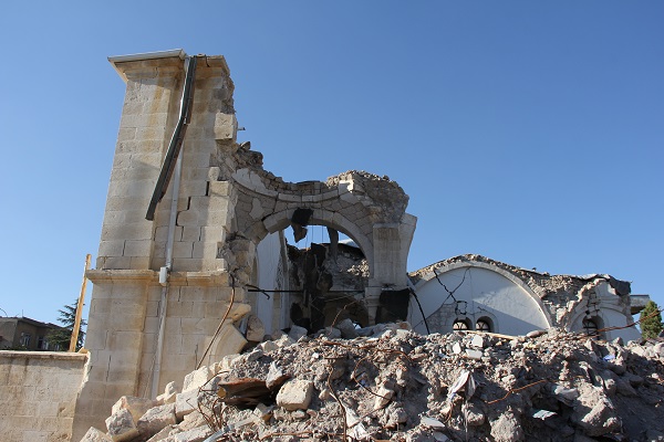 Foto - Depremde yıkılan tarihi cami restore ediliyor