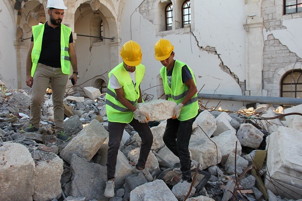 Foto - Depremde yıkılan tarihi cami restore ediliyor