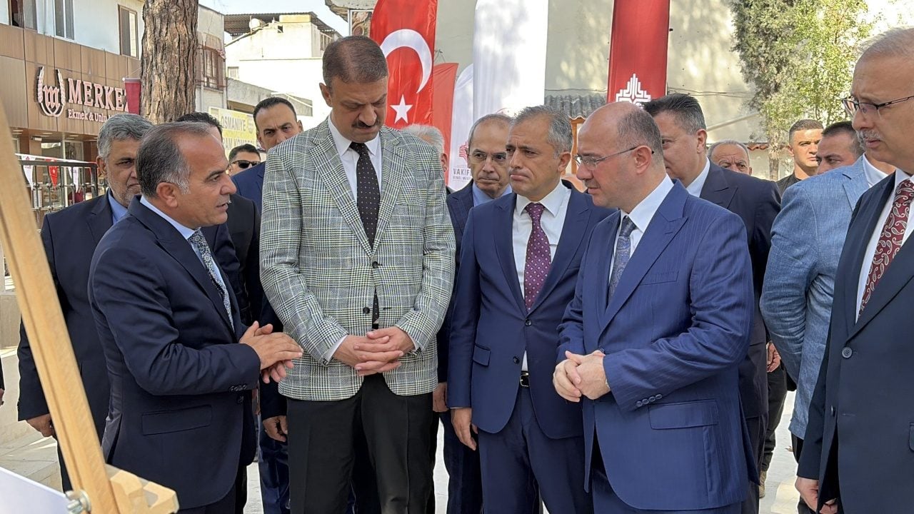 Foto - Depremde zarar görmüştü: Tarihi cami yeniden açıldı