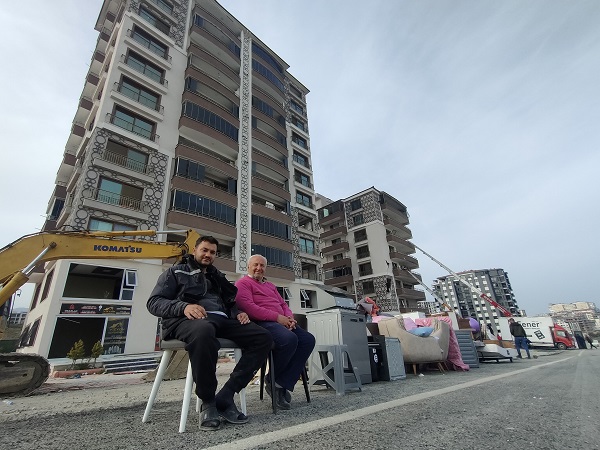 Foto - Depremden 10 dakika önce uyandı! 6 günlük bebek ailesini depremden bakın nasıl kurtarmış