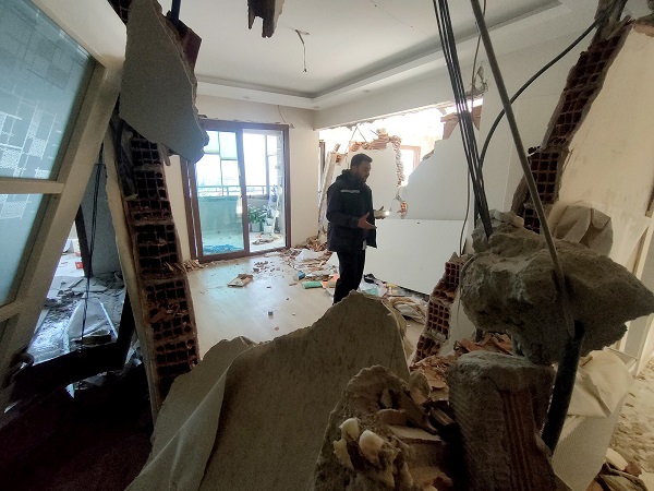 Foto - Depremden 10 dakika önce uyandı! 6 günlük bebek ailesini depremden bakın nasıl kurtarmış