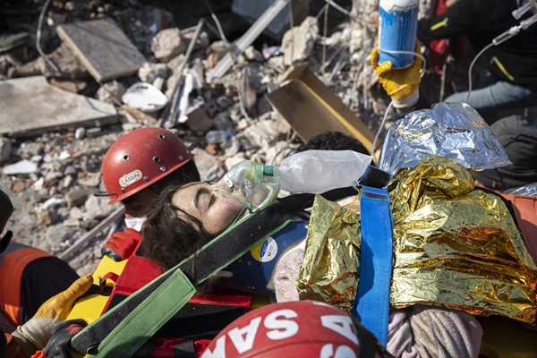 Foto - Depremden 177 saat sonra enkazdan kurtarıldı