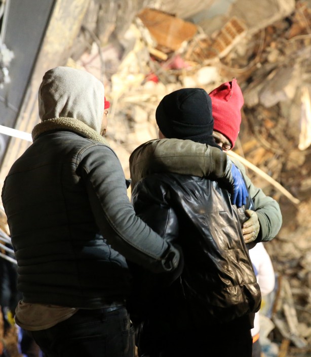 Foto - Depremden 70 saat sonra enkazdan kurtarıldı