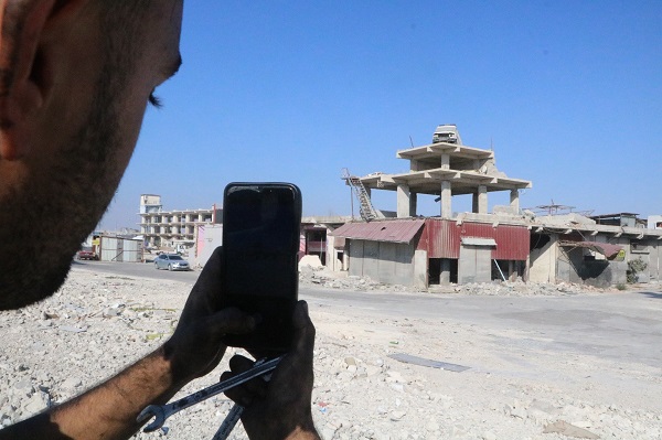 Foto - Depremden geriye bir tek o kaldı