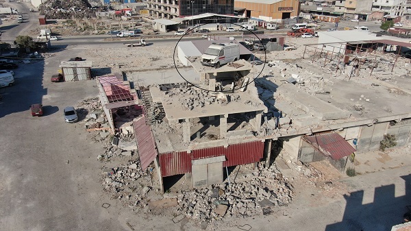 Depremden geriye bir tek o kaldı