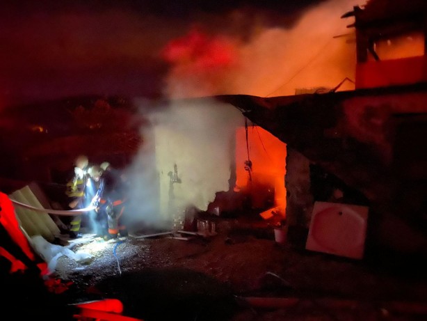 Foto - Depremden kurtardığı eşyalarını yangından kurtaramadı!