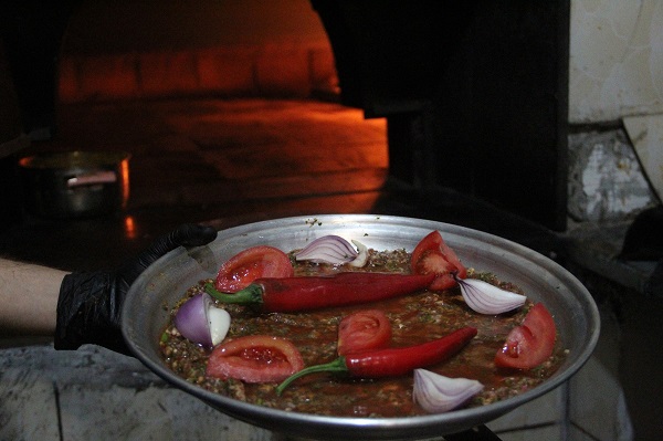 Foto - Depremden sonra ata mesleğini orada sürdürüyor