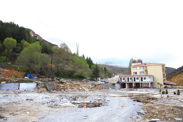 Foto - Depremden sonra dağlar bu hale geldi