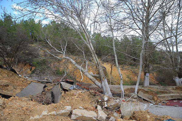 Foto - Depremden sonra dağlar bu hale geldi