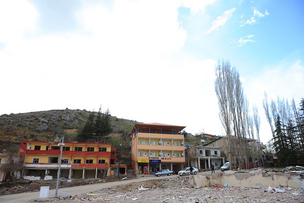 Foto - Depremden sonra dağlar bu hale geldi