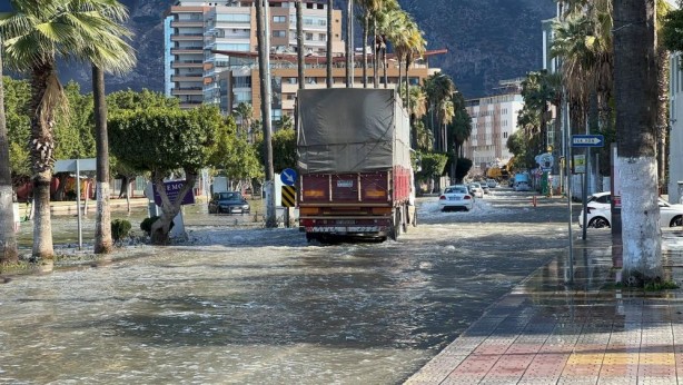 Foto - Depremden sonra deniz seviyesi yükselen İskenderun havadan görüntülendi!