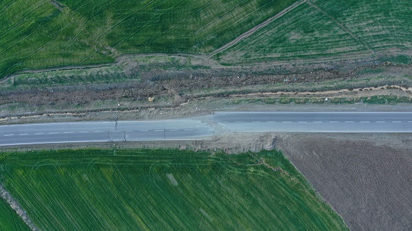 Foto - Depremden sonra yollar bu hale geldi! Bir örneği daha yok