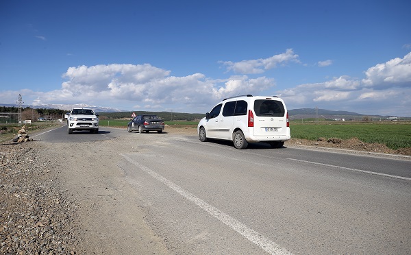 Foto - Depremden sonra yollar bu hale geldi! Bir örneği daha yok