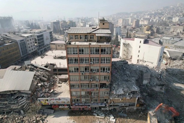 Foto - Depreme bile gerek kalmadan bin 556 bina her an çökebilir!