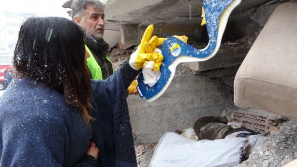 Foto - Depreme yakalanan Seksenler'in yıldız ismi duyurdu: Sevindirici bir haber vermek istiyorum