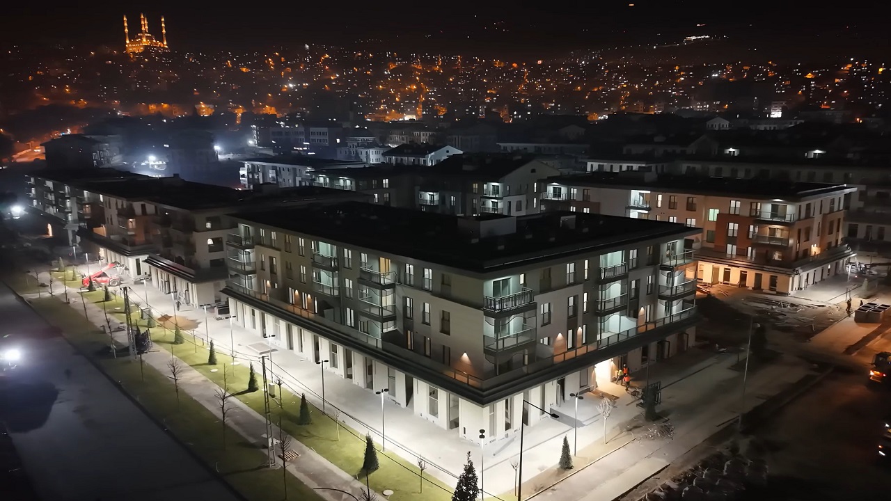 Foto - Depremin 2. yılı! Küllerinden yeniden doğuyor