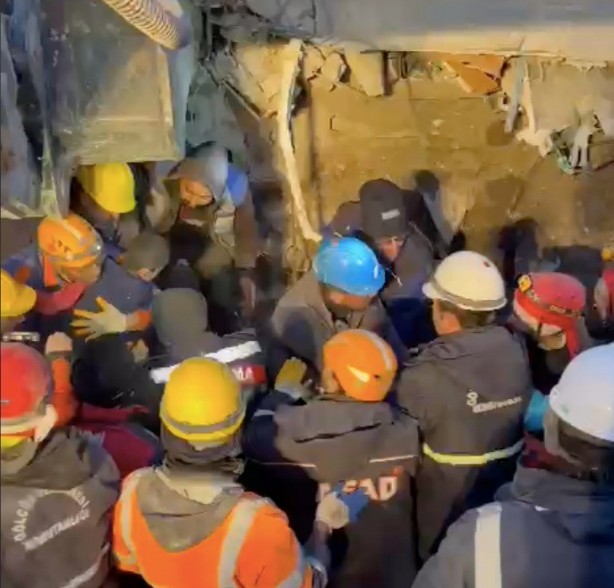 Foto - Depremin 9. gününde mucizenin adı 9 yaşındaki Berat oldu! 