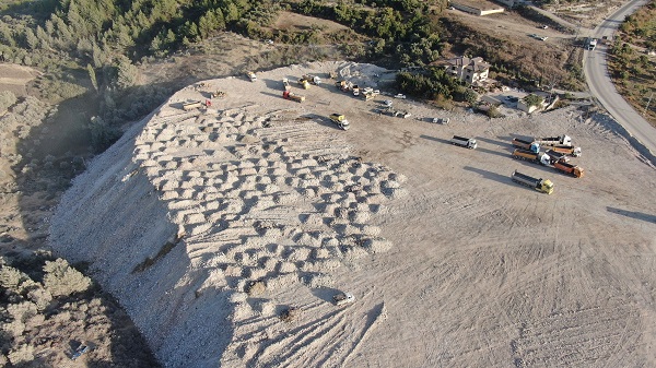 Foto - Depremin acı hatırası: Moloz dağları