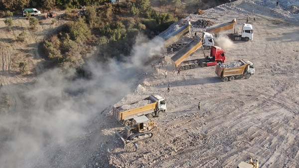 Foto - Depremin acı hatırası: Moloz dağları