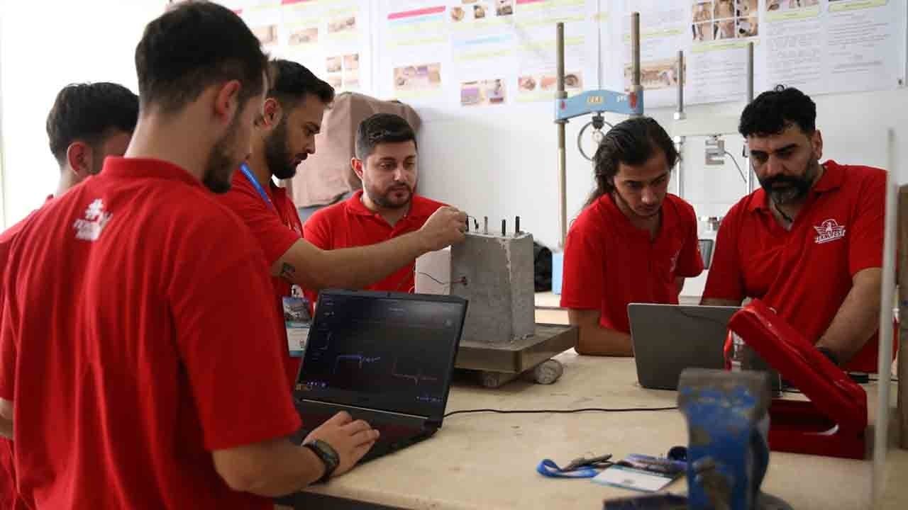 Foto - Depremin acısını bilime dönüştürdüler: Kolonların sağlamlığını ölçen cihaz geliştirdiler