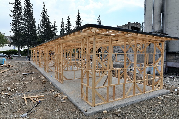 Foto - Depremin ardından ahşap çarşı kuruluyor