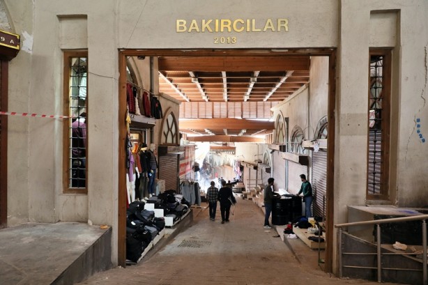 Foto - Depremin ardından kepenk açmaya başladılar