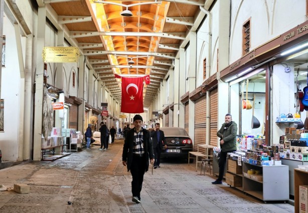 Foto - Depremin ardından kepenk açmaya başladılar