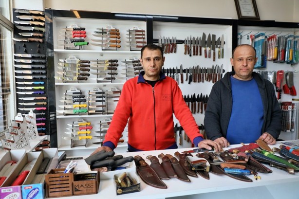 Foto - Depremin ardından kepenk açmaya başladılar