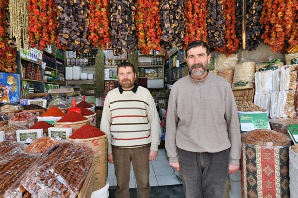 Foto - Depremin ardından kepenk açmaya başladılar