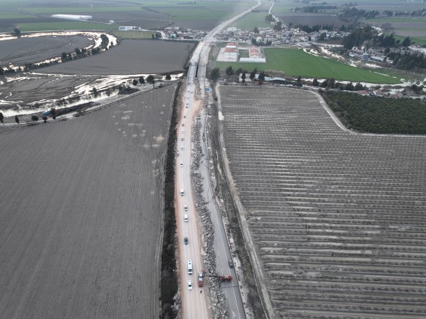 Foto - Depremin büyüklüğü gözler önünde! Yol resmen yarıldı