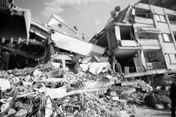 Foto - Depremin görüşüldüğü meclis toplantısına katılmadı