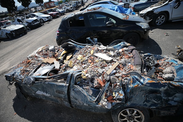 Foto - Depremin izleri silinmeye çalışıyor! Yüzlercesi sahibini bekliyor