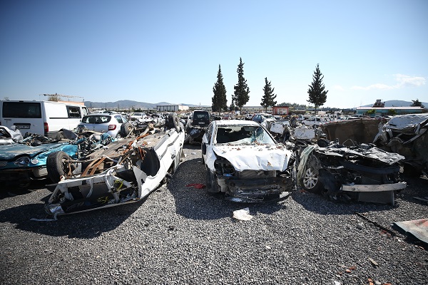 Foto - Depremin izleri silinmeye çalışıyor! Yüzlercesi sahibini bekliyor