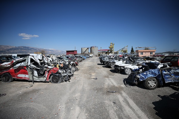 Foto - Depremin izleri silinmeye çalışıyor! Yüzlercesi sahibini bekliyor