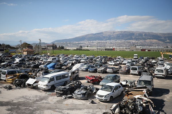 Foto - Depremin izleri silinmeye çalışıyor! Yüzlercesi sahibini bekliyor